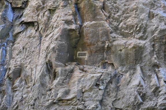 Marcado na pedra, as iniciais de George Washington, feito pelo presidente americano quando ainda era adolescente (no parque 'Natural Bridge', na Virginia, nos Estados Unidos)